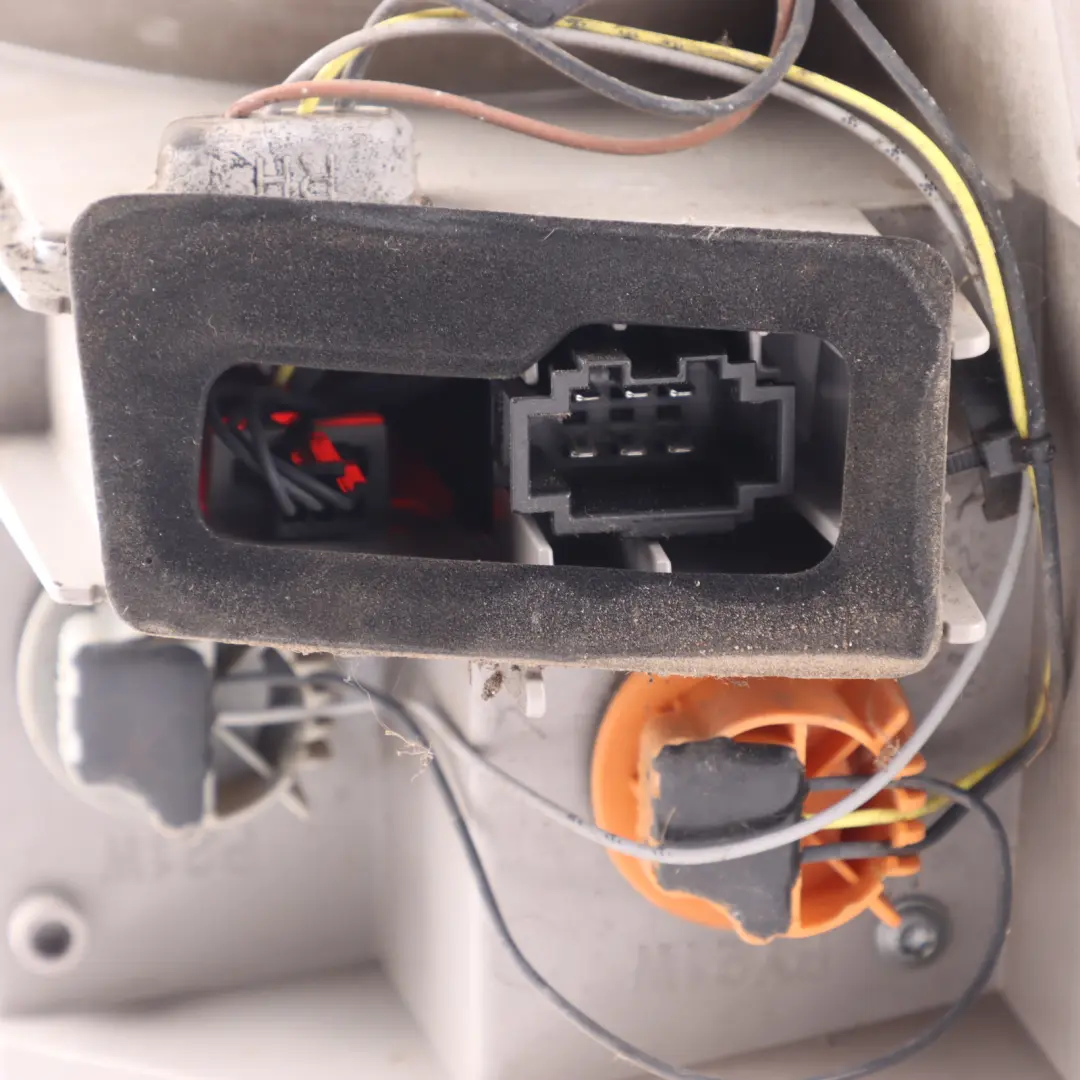 LED Lamp Light Right O/S to Skoda Octavia 5E Rear with Part number 5E9945112A Skoda Octavia 5E Rear LED Lamp Light Right O/S - SKU 5E9945112A - Part number 5E9945112A