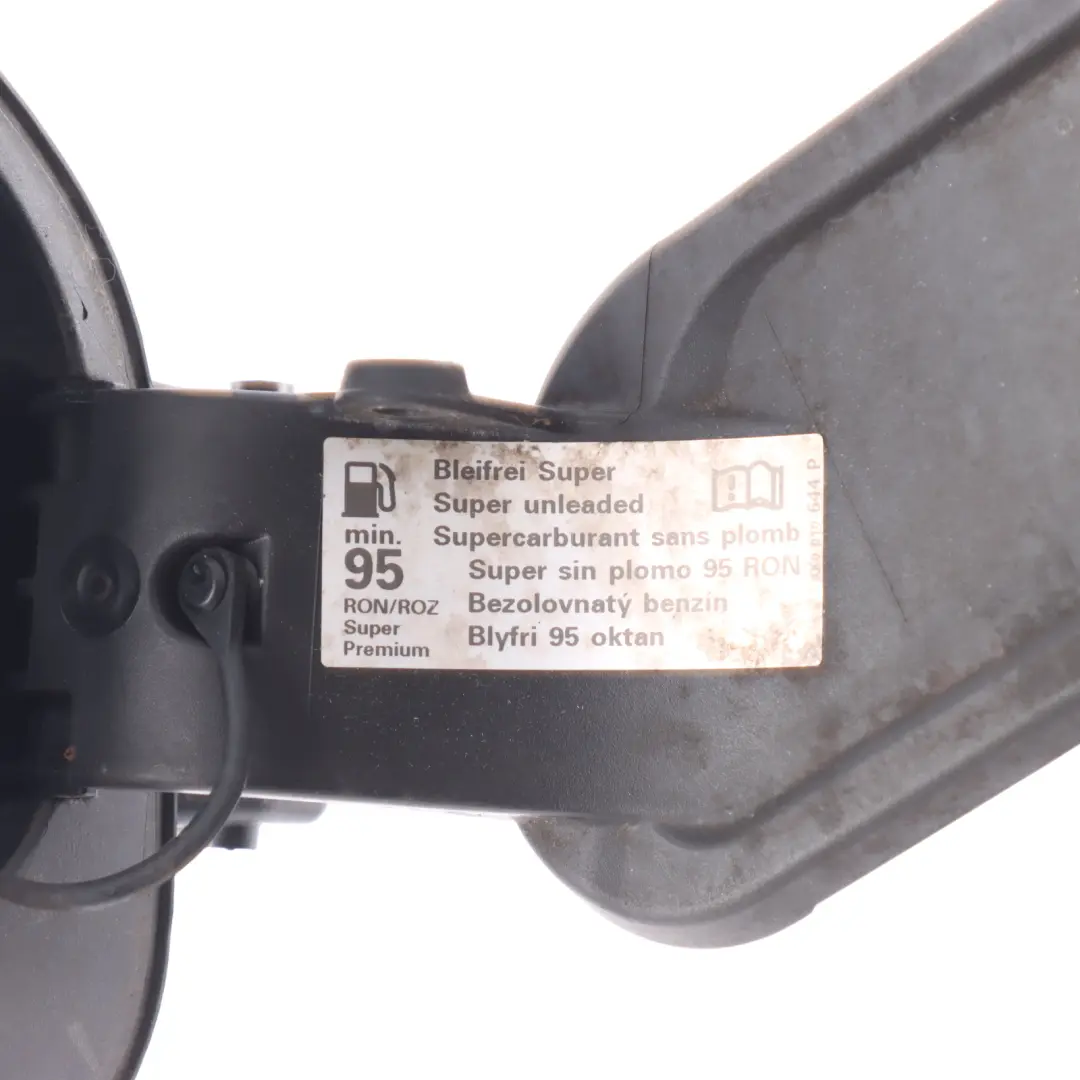 Obudowa Mocowanie Klapki Wlewu Paliwa do Volkswagen VW Golf Mk7 o numerze 5G0809857 Volkswagen VW Golf Mk7 Obudowa Mocowanie Klapki Wlewu Paliwa - SKU 5G0809857 - Numer Części 5G0809857