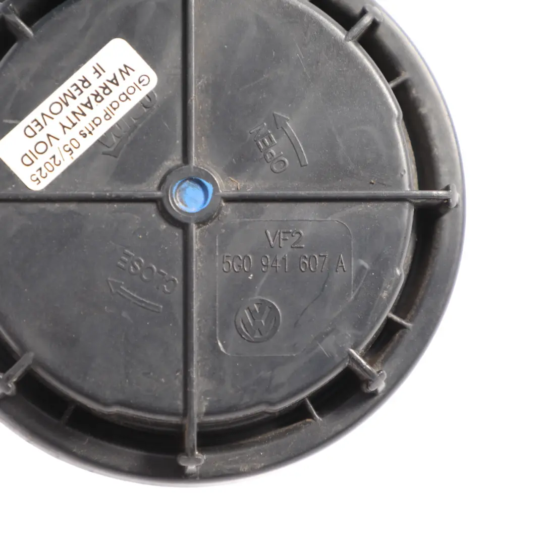 Cache Poussière De Phare Gauche Droite pour Volkswagen Golf Mk7 à propos du numéro de pièce 5G0941607A Volkswagen Golf Mk7 Cache Poussière De Phare Gauche Droite - SKU 5G0941607A - Numéro de pièce 5G0941607A