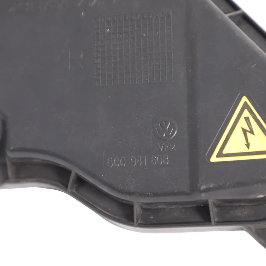 Cache Capuchon Phare Avant Droit pour Volkswagen Golf Mk7 VII à propos du numéro de pièce 5G0941608 Volkswagen Golf Mk7 VII Cache Capuchon Phare Avant Droit - SKU 5G0941608 - Numéro de pièce 5G0941608