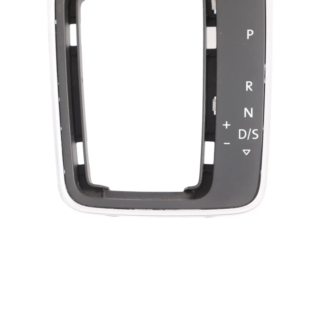 Automatik Getriebe Blende Abdeckung für Volkswagen Golf MK7 VII mit Teilenummer 5G2713203K Volkswagen Golf MK7 VII Automatik Getriebe Blende Abdeckung - SKU 5G2713203K - Teilenummer 5G2713203K