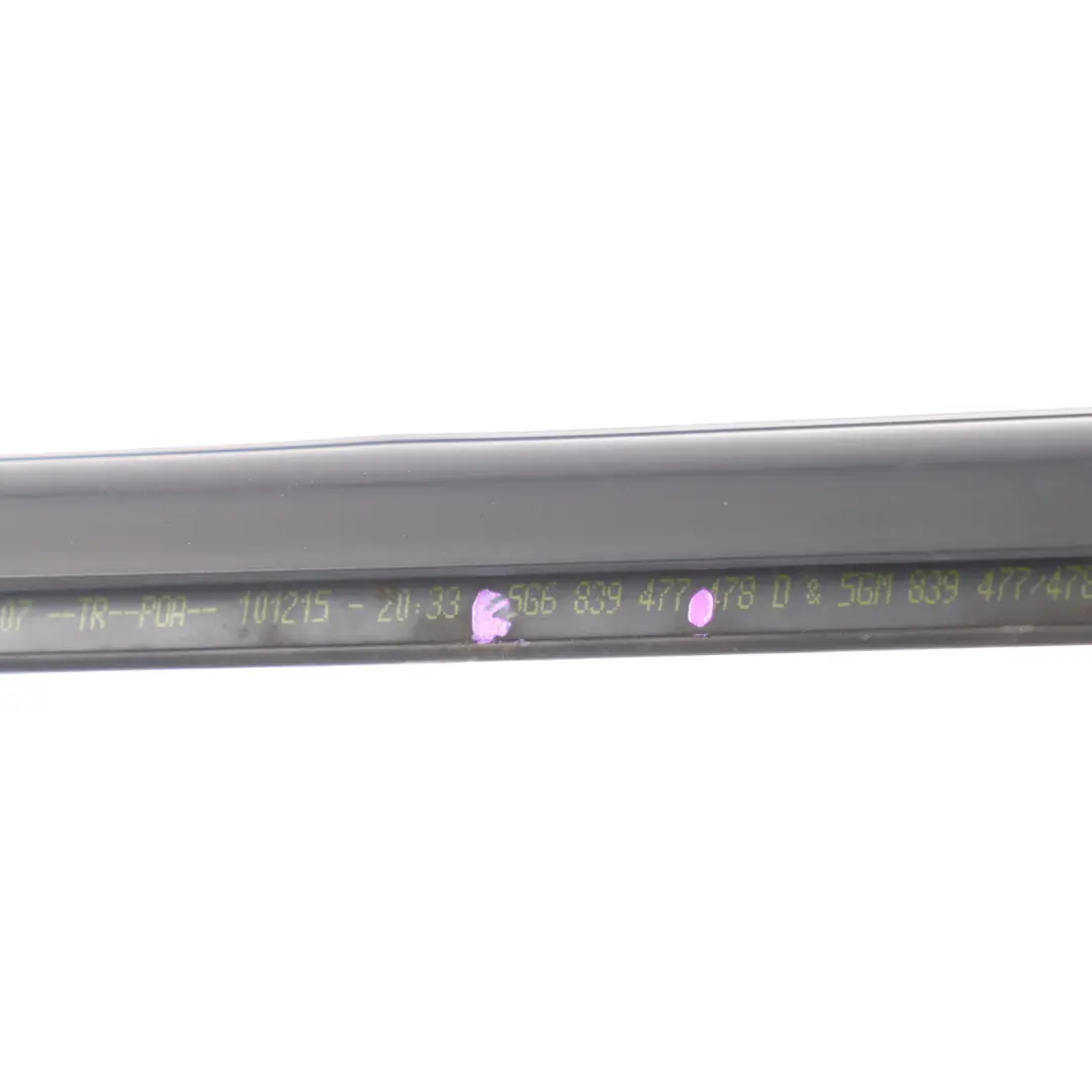 5G Striscia Esterna Del Lunotto Posteriore per Volkswagen Golf Mk7 con numero di parte 5G6839477D Volkswagen Golf Mk7 5G Striscia Esterna Del Lunotto Posteriore - SKU 5G6839477D - Numero di parte 5G6839477D