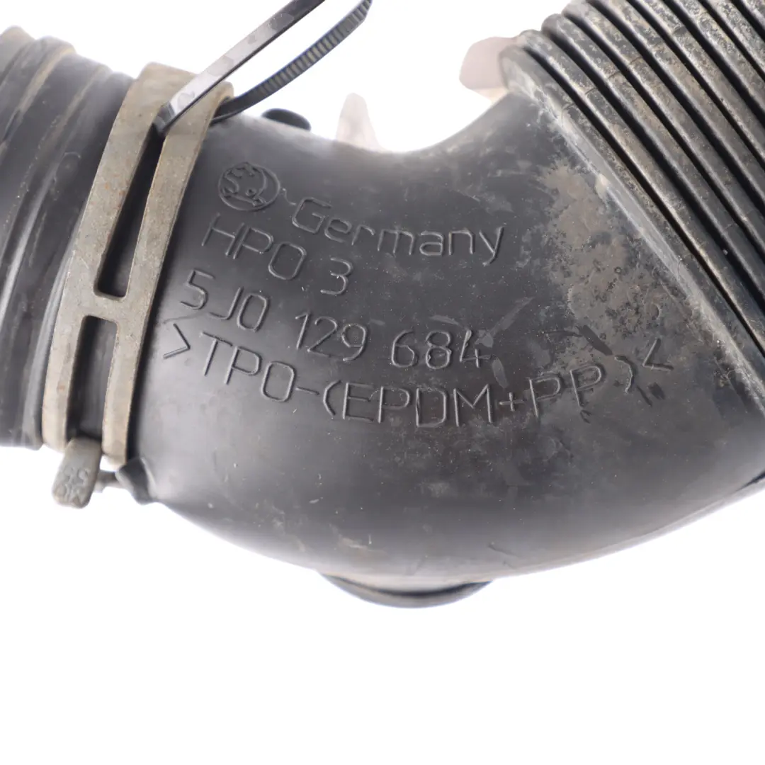 Rura Łącząca Dolotu Powietrza do Volkswagen Polo 6R o numerze 5J0129684 Volkswagen Polo 6R Rura Łącząca Dolotu Powietrza - SKU 5J0129684-1 - Numer Części 5J0129684