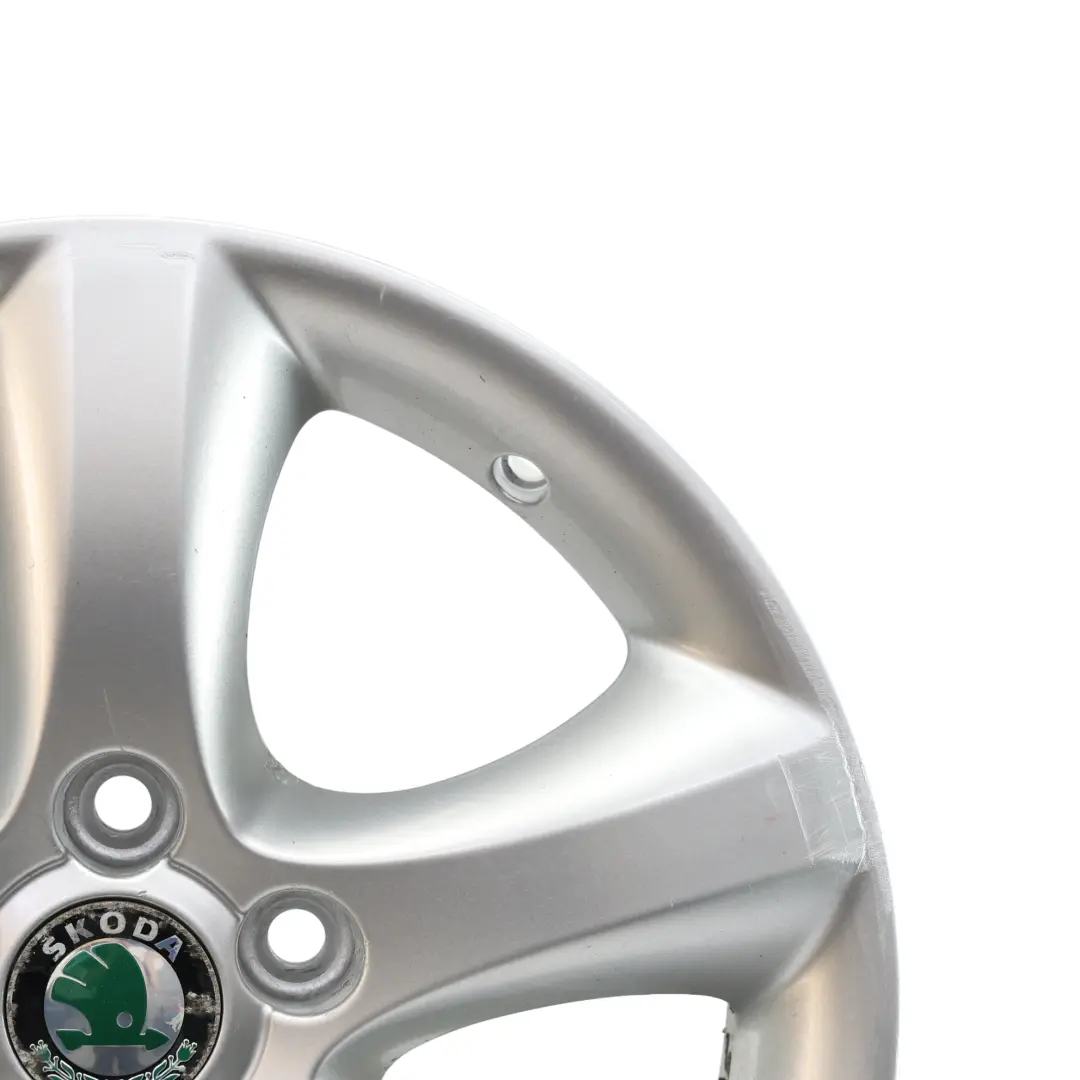 Skoda Fabia 5J Jante En Alliage Argent 5 Branches 15 Pouces ET:43 6J - SKU 5J0601025A-1 - Numéro de pièce 5J0601025A