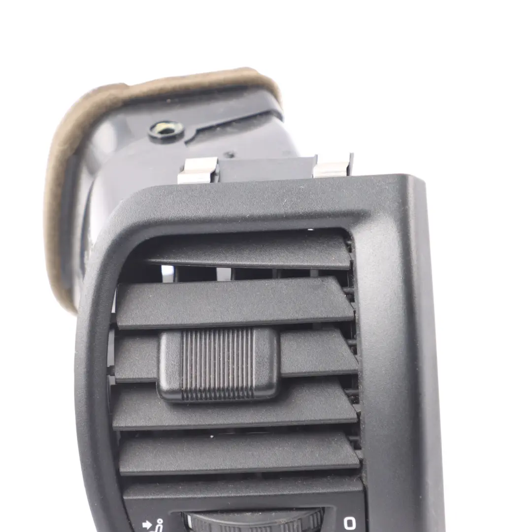 Skoda Fabia 5J MK3 Panneau Tableau de Bord Aération Avant Droit - SKU 5J0819702D - Numéro de pièce 5J0819702