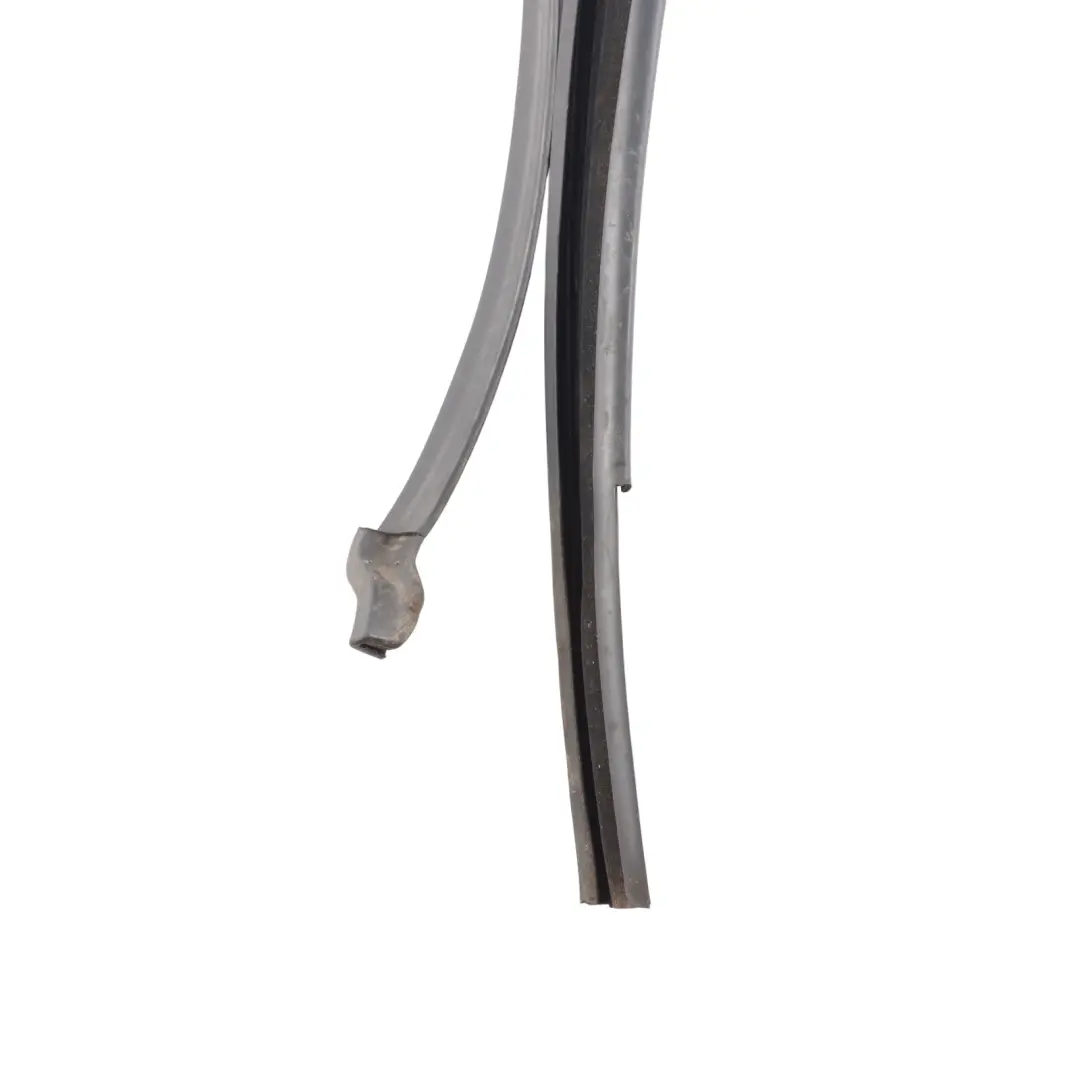 Joint Guide Cadre Vitre Arrière Gauche Chrome pour Volkswagen Tiguan 5N à propos du numéro de pièce 5N0839431H Volkswagen Tiguan 5N Joint Guide Cadre Vitre Arrière Gauche Chrome - SKU 5N0839431H-1 - Numéro de pièce 5N0839431H