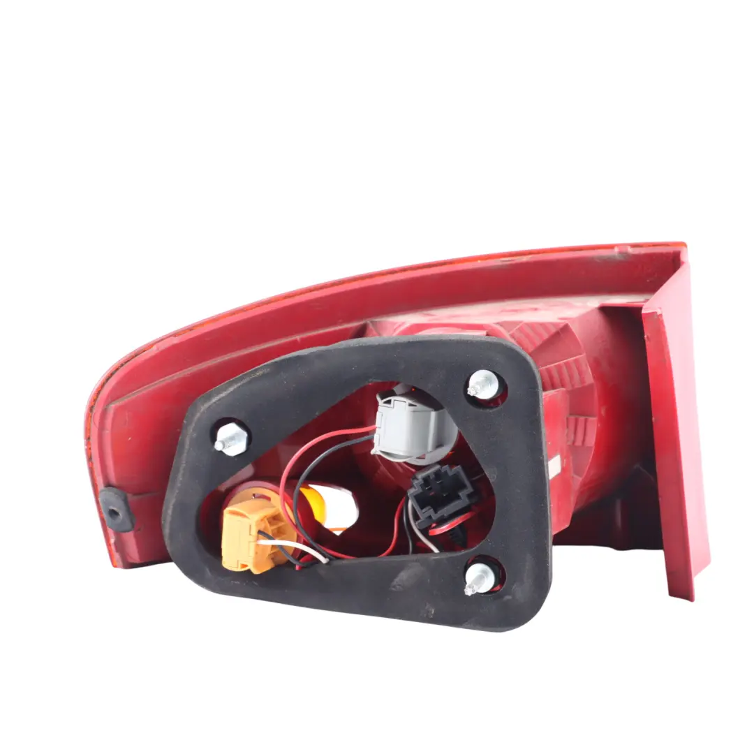 Outer Lamp Tail Light Right O/S to Seat Altea XL Rear with Part number 5P8945112A Seat Altea XL Rear Outer Lamp Tail Light Right O/S - SKU 5P8945112A - Part number 5P8945112A