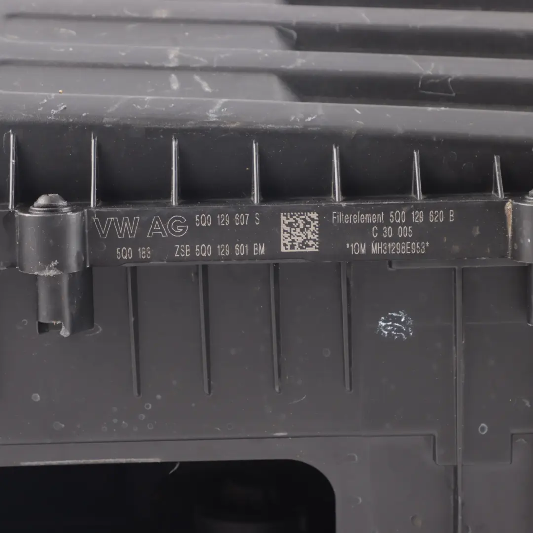 Silencieux d'admission Boîtier de filtre à air pour Skoda Octavia 5E à propos du numéro de pièce 5Q0129607S Skoda Octavia 5E Silencieux d'admission Boîtier de filtre à air - SKU 5Q0129607S - Numéro de pièce 5Q0129607S