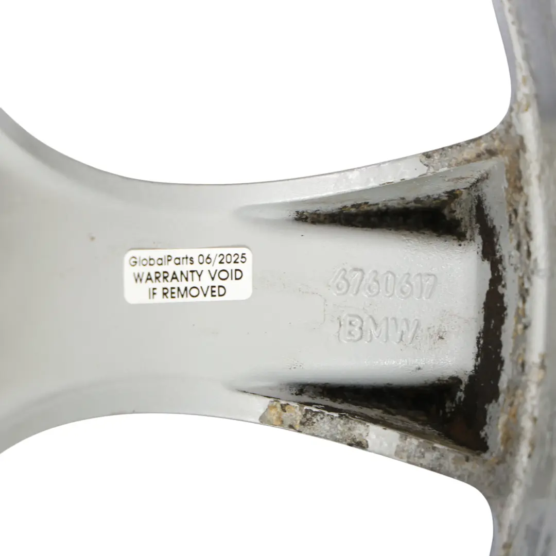 Llanta aleación de plata 18 "8J ET:20 Star Spoke 124 para BMW Serie 5 E60 E61 con número de pieza 6760617 BMW Serie 5 E60 E61 Llanta aleación de plata 18 "8J ET:20 Star Spoke 124 - SKU 6760617-1 - Número de pieza 6760617