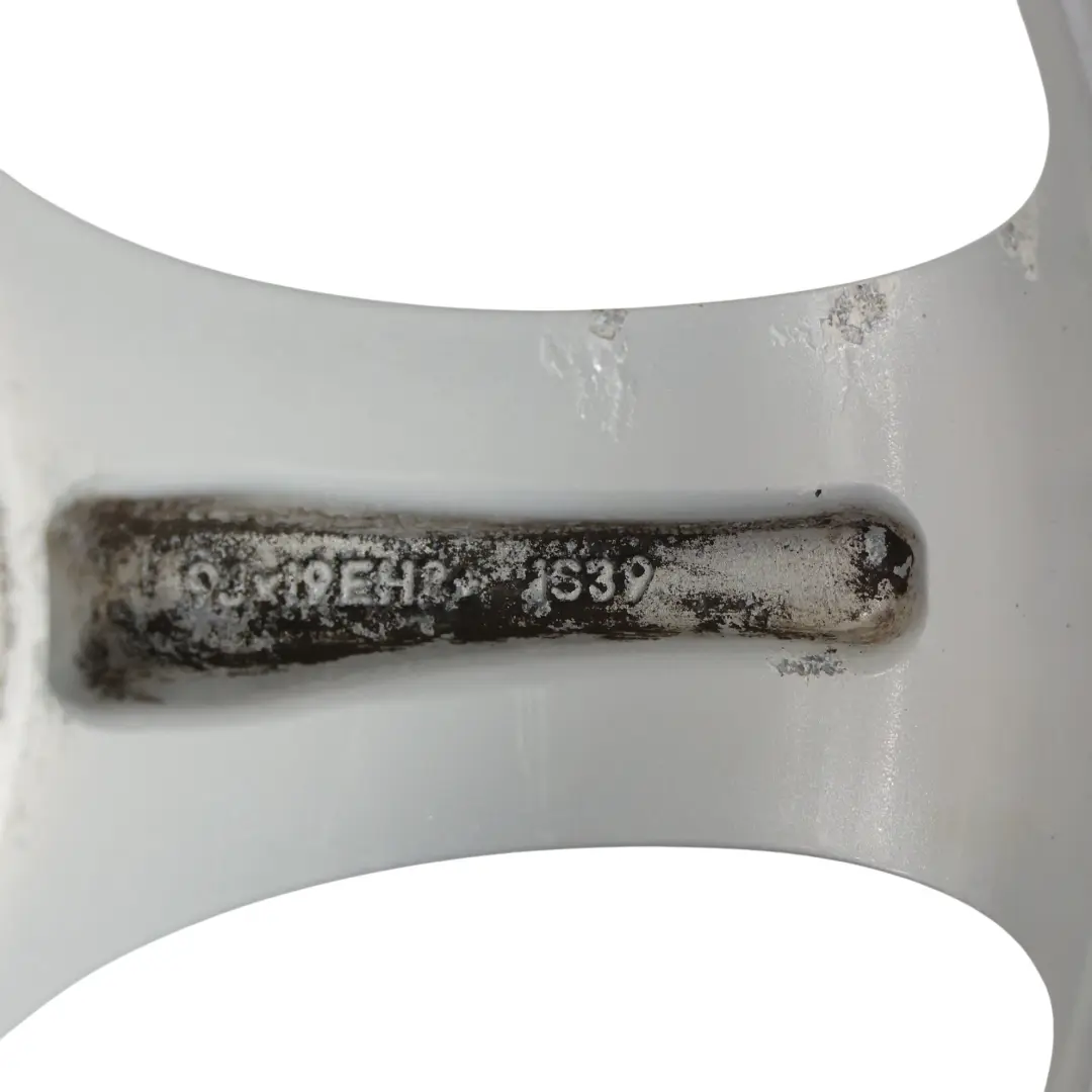 Jante alliage arriere 19" a rayons en etoile 230 9J ET:39 pour BMW E90 E91 E92 E93 à propos du numéro de pièce 6785003 BMW E90 E91 E92 E93 Jante alliage arriere 19" a rayons en etoile 230 9J ET:39 - SKU 6779659-1 - Numéro de pièce 6785003