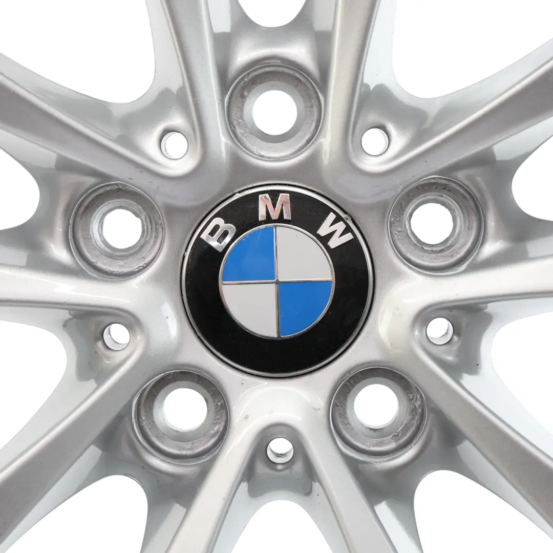 Cerchio In Lega Argento 17" 7,5J ET:37 V-Spoke 395 per BMW F30 F31 F32 F33 con numero di parte 6796244 BMW F30 F31 F32 F33 Cerchio In Lega Argento 17" 7,5J ET:37 V-Spoke 395 - SKU 6796244-1 - Numero di parte 6796244