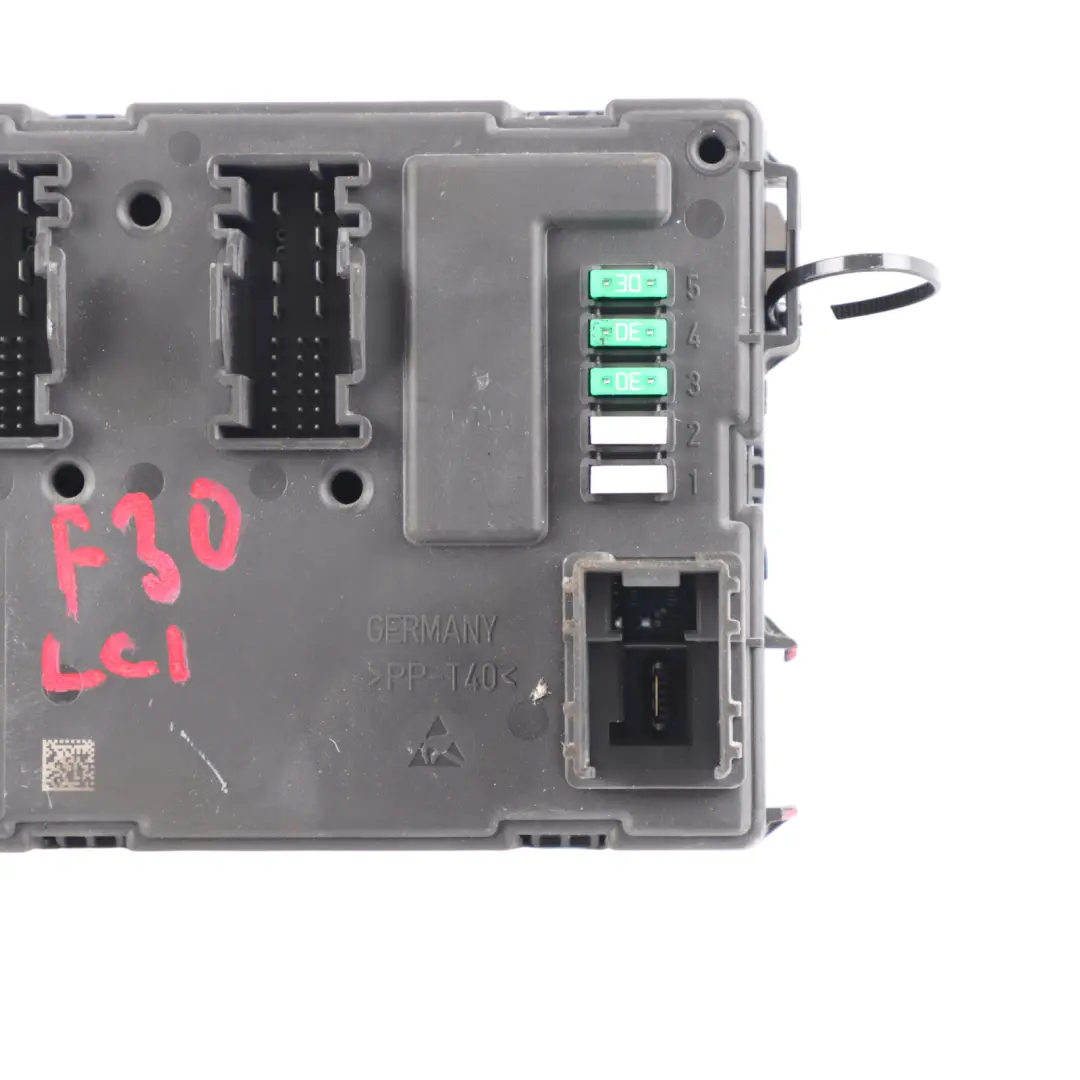 BMW F20 F30 F36 Module électronique arrière Boîte fusibles REM V2 ECU - SKU 6809050 - Numéro de pièce 6809050