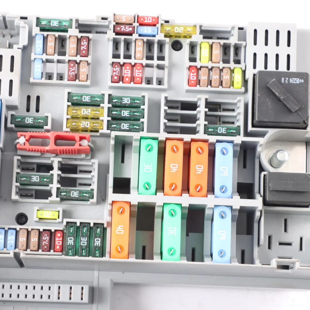 Distribution Fuse Box Front 6906622 to BMW E87 E90 E91 E92 Power with Part number 6978271 BMW E87 E90 E91 E92 Power Distribution Fuse Box Front 6906622 - SKU 6978271-1 - Part number 6978271