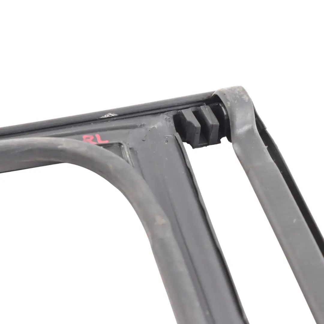 Mk5 Guarnizione Guida Telaio Finestra Posteriore Sinistra per Seat Ibiza con numero di parte 6F0839431K Seat Ibiza Mk5 Guarnizione Guida Telaio Finestra Posteriore Sinistra - SKU 6F0839431K - Numero di parte 6F0839431K