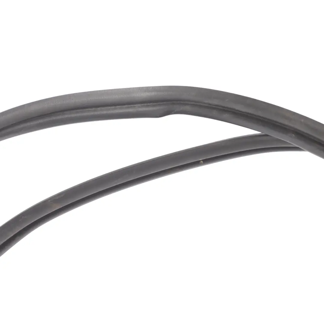 6J Guarnizione Portellone Posteriore Bagagliaio 3 Porte per Seat Ibiza con numero di parte 6J3827705C Seat Ibiza 6J Guarnizione Portellone Posteriore Bagagliaio 3 Porte - SKU 6J3827705C - Numero di parte 6J3827705C