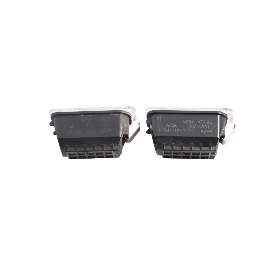 Luce Targa Posteriore Set Copertura Kit 6M2A13550AC per Ford Fiesta Mk7 con numero di parte 6M2A13550AC-1 Ford Fiesta Mk7 Luce Targa Posteriore Set Copertura Kit 6M2A13550AC - SKU 6M2A13550AC-1 - Numero di parte 6M2A13550AC-1