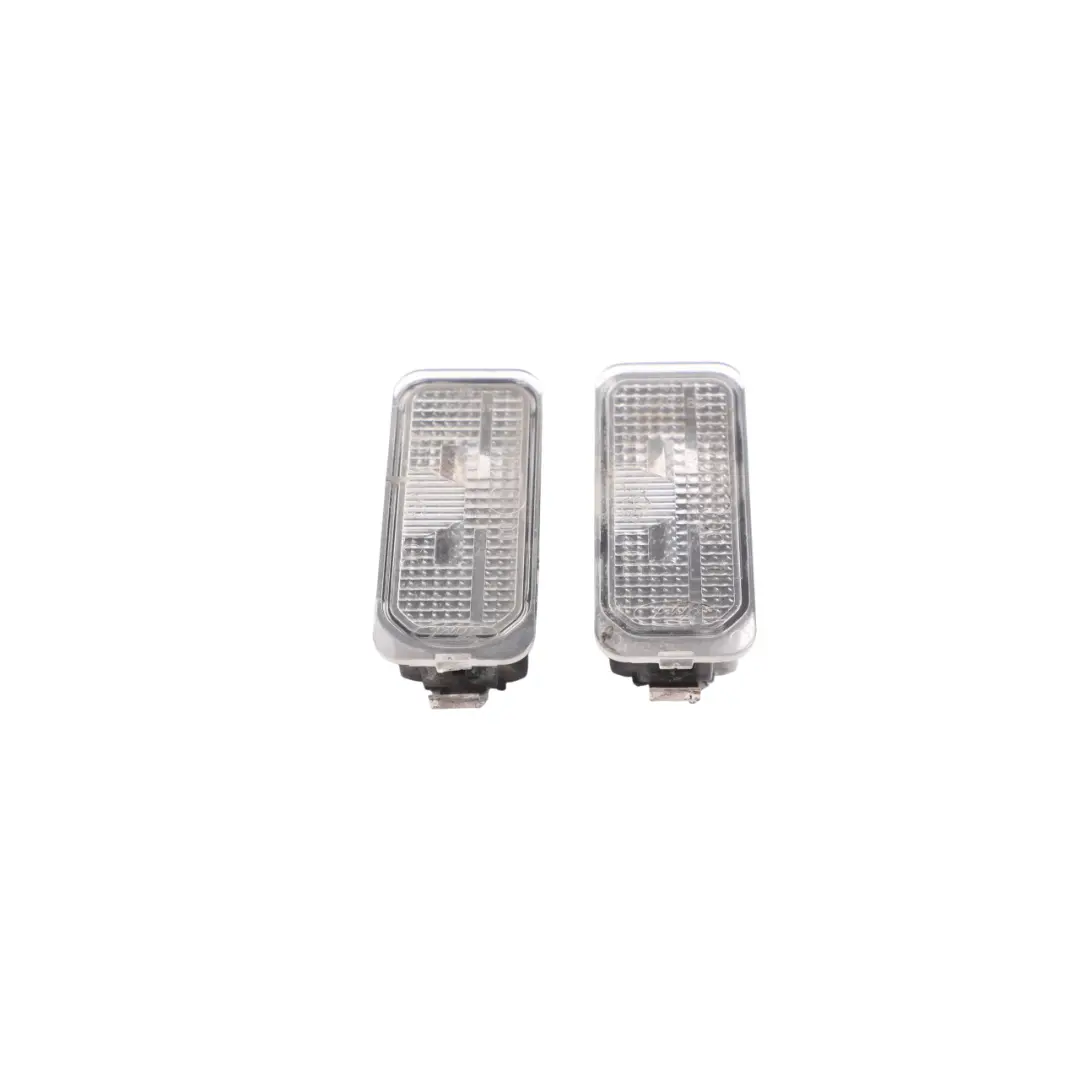 Luce Targa Posteriore Set Copertura Kit 6M2A13550AC per Ford Fiesta Mk7 con numero di parte 6M2A13550AC-1 Ford Fiesta Mk7 Luce Targa Posteriore Set Copertura Kit 6M2A13550AC - SKU 6M2A13550AC-1 - Numero di parte 6M2A13550AC-1