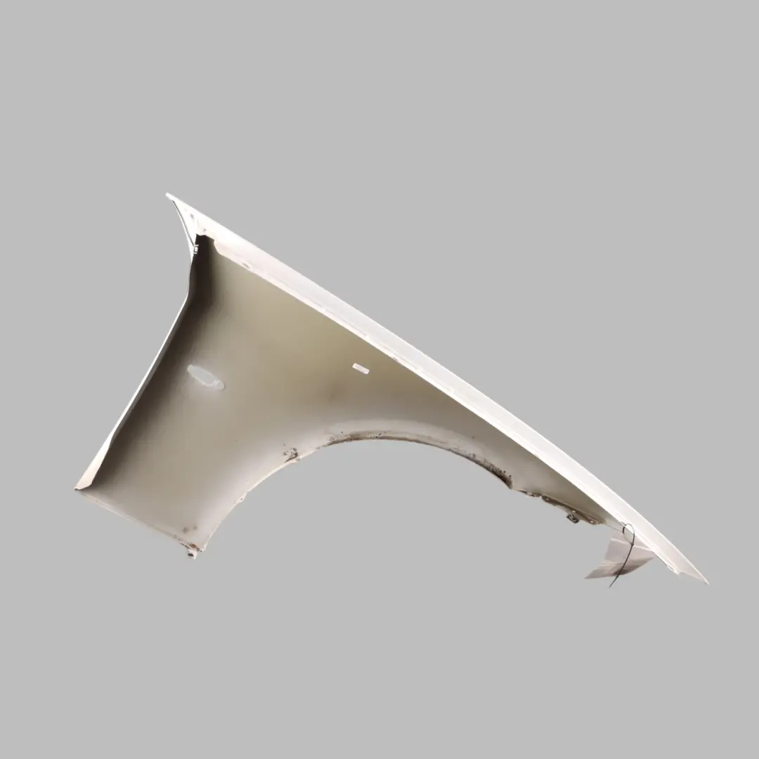 Panel lateral Fender Wing Delantero Izquierdo Alpinweiss - 300 para BMW E90 E91 con número de pieza 7135679 BMW E90 E91 Panel lateral Fender Wing Delantero Izquierdo Alpinweiss - 300 - SKU 7135679-AW - Número de pieza 7135679