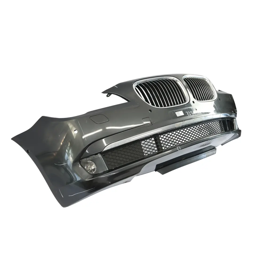 Przedni Zderzak Sophistograu Szary Metalik - A90 do BMW F01 F02 o numerze 7238749 BMW F01 F02 Przedni Zderzak Sophistograu Szary Metalik - A90 - SKU 7238749-SOP - Numer Części 7238749