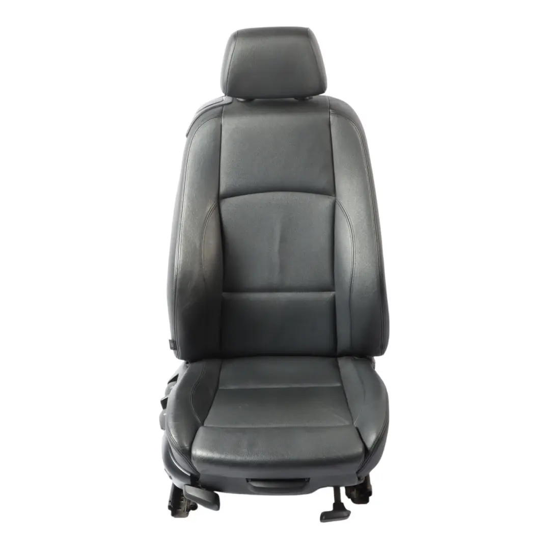 Fotel M Sport Prawy Przód Grzany Skóra Boston Czarna do BMW E88 Cabrio o numerze 7247332 BMW E88 Cabrio Fotel M Sport Prawy Przód Grzany Skóra Boston Czarna - SKU 7247332-1 - Numer Części 7247332