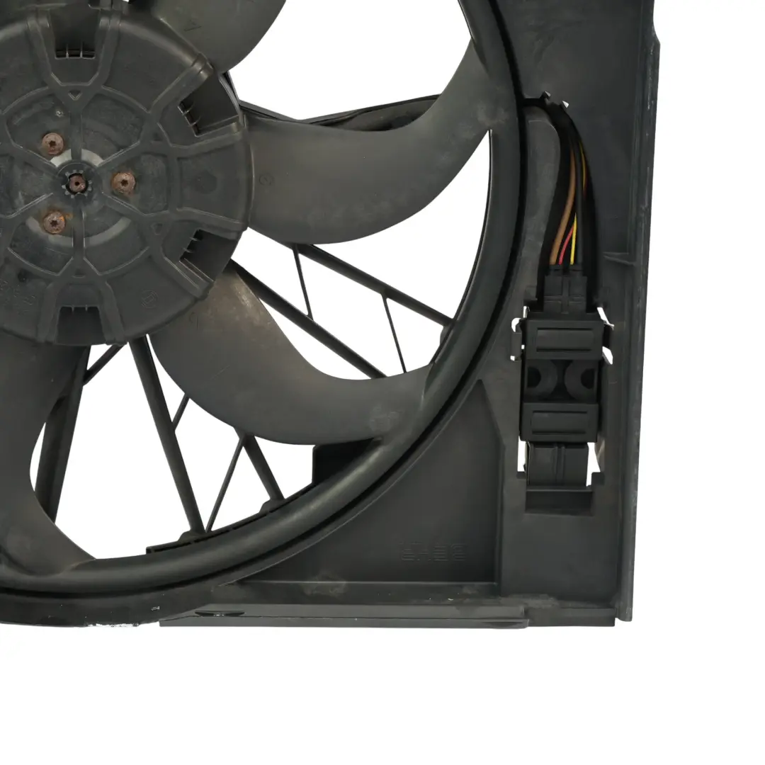 BMW E60 E61 LCI Diesel Obudowa Wentylator Chłodnicy 600W - SKU 7801657-5 - Numer Części 7801657