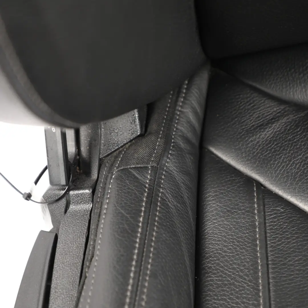 Asiento Delantero Derecho Calefaccionado Cuero Dakota Perforado Negro para BMW F40 con número de pieza 7942044 BMW F40 Asiento Delantero Derecho Calefaccionado Cuero Dakota Perforado Negro - SKU 7942044 - Número de pieza 7942044