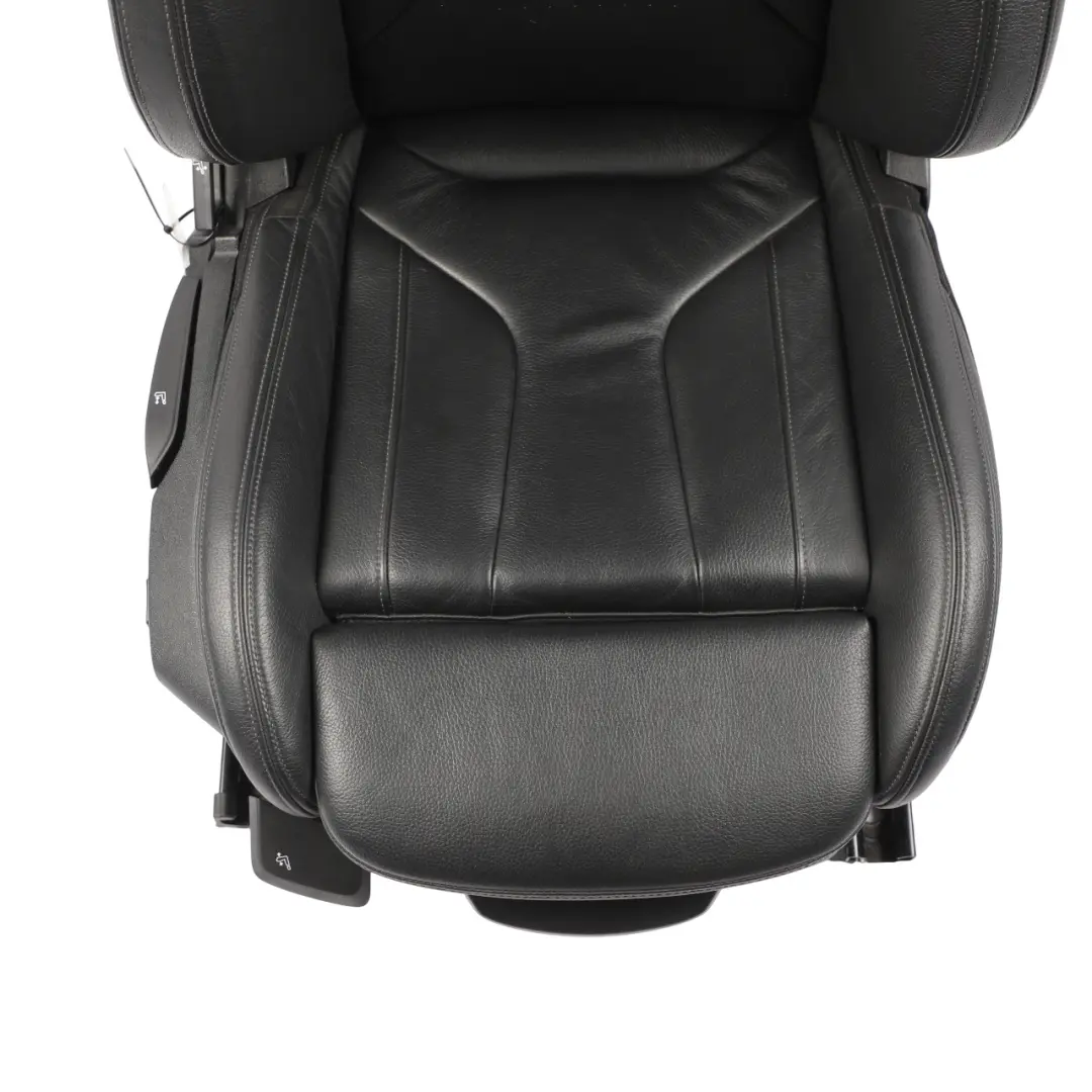 Sedile Anteriore Destro Riscaldato Interno Pelle Dakota Traforato Nero per BMW F40 con numero di parte 7942044 BMW F40 Sedile Anteriore Destro Riscaldato Interno Pelle Dakota Traforato Nero - SKU 7942044 - Numero di parte 7942044