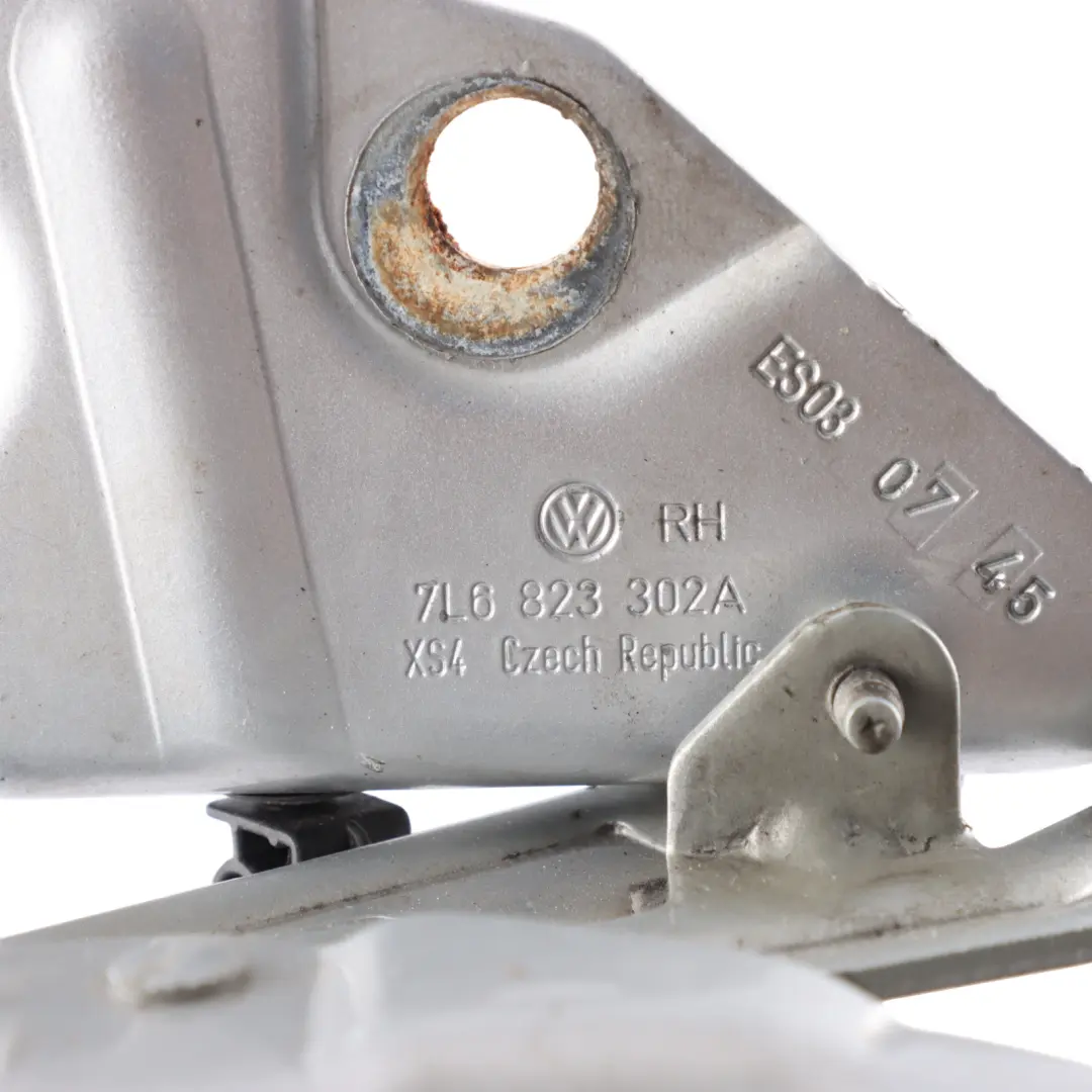 7L Motor Haubenscharnier Vorne Rechts Reflex Silber A7W für Volkswagen Touareg mit Teilenummer 7L6823302B Volkswagen Touareg 7L Motor Haubenscharnier Vorne Rechts Reflex Silber A7W - SKU 7L6823302B-RES - Teilenummer 7L6823302B