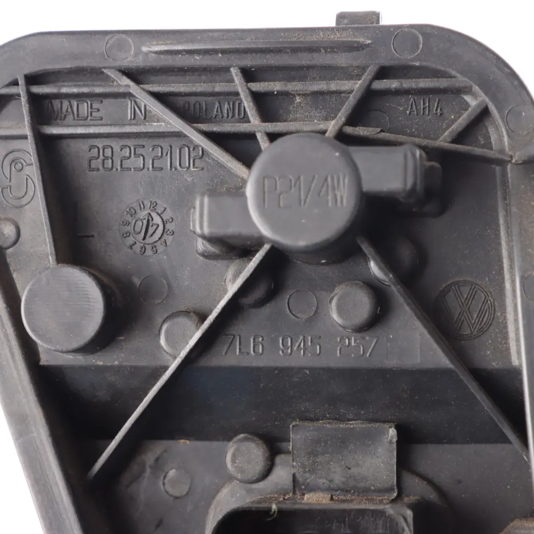 7L Douille D'Ampoule De Feu Arrière Extérieur Gauche pour VW Touareg à propos du numéro de pièce 7L6945257 VW Touareg 7L Douille D'Ampoule De Feu Arrière Extérieur Gauche - SKU 7L6945257 - Numéro de pièce 7L6945257