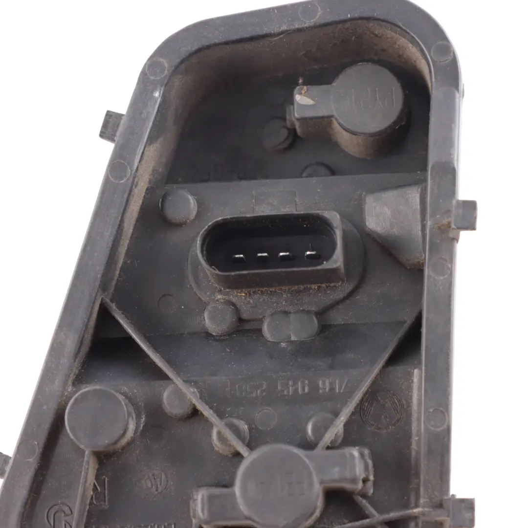 7L Rear Outer Tail Light Bulb Socket Right O/S to Volkswagen Touareg with Part number 7L6945258 Volkswagen Touareg 7L Rear Outer Tail Light Bulb Socket Right O/S - SKU 7L6945258 - Part number 7L6945258