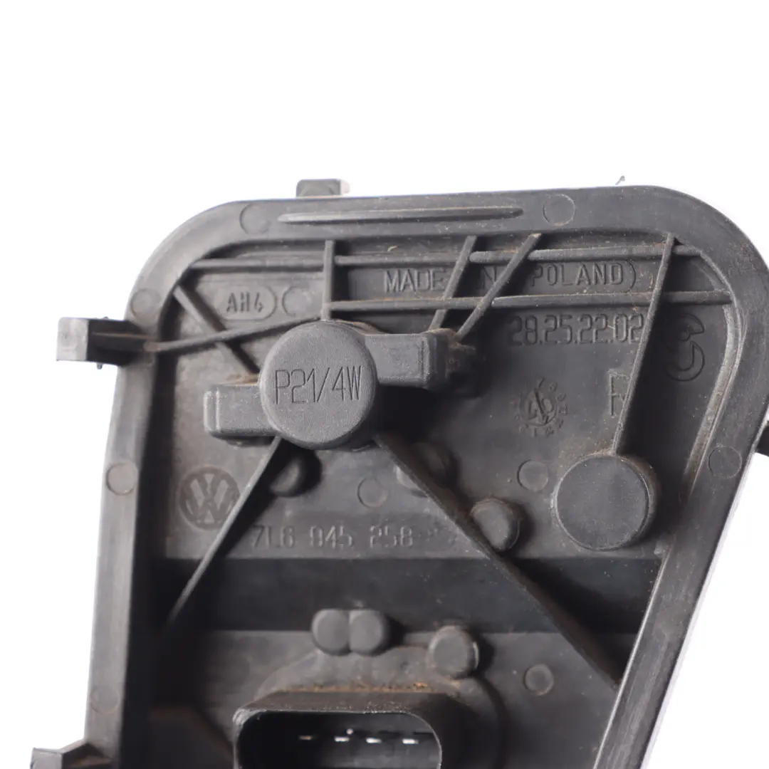 7L Rear Outer Tail Light Bulb Socket Right O/S to Volkswagen Touareg with Part number 7L6945258 Volkswagen Touareg 7L Rear Outer Tail Light Bulb Socket Right O/S - SKU 7L6945258 - Part number 7L6945258