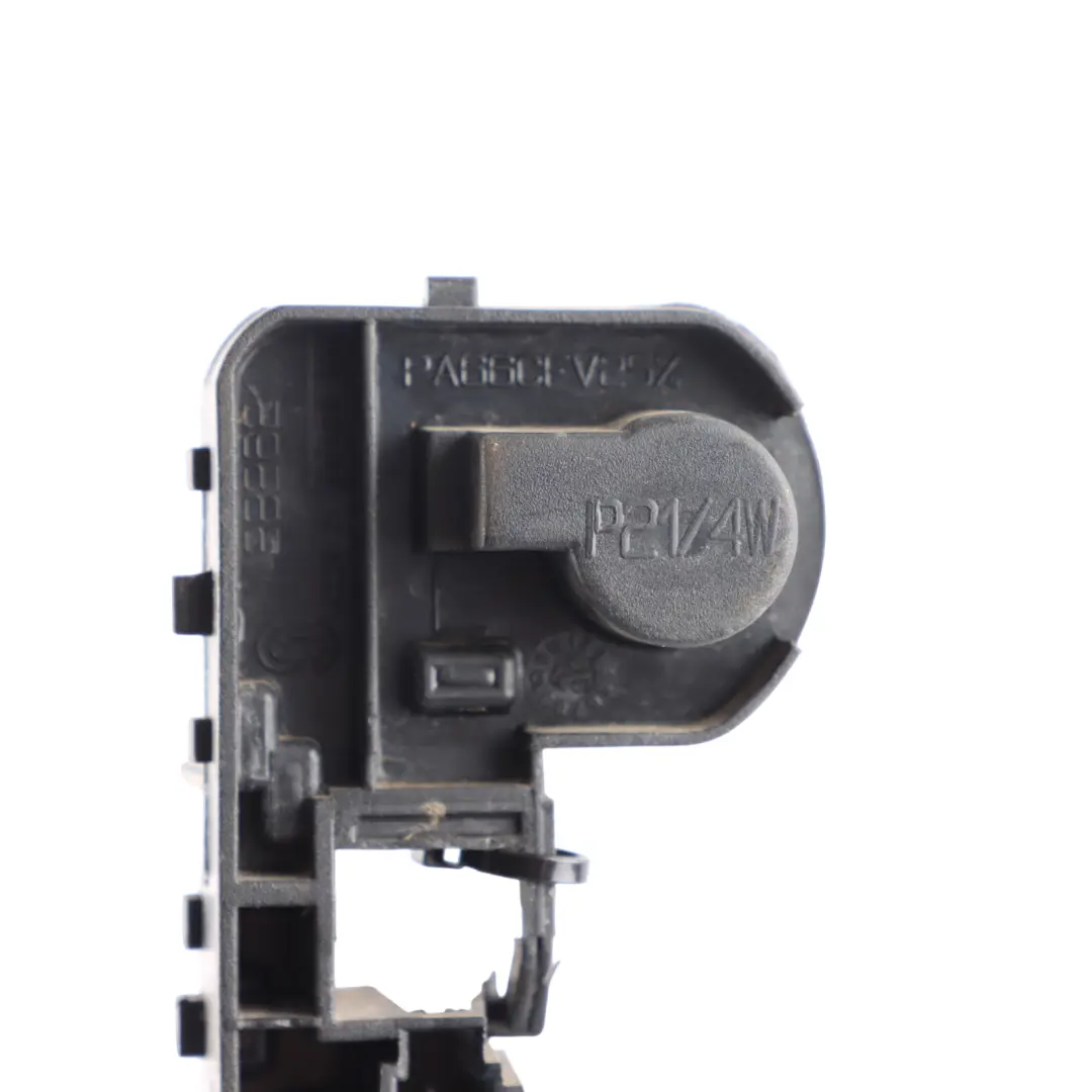 Volkswagen Touareg 7L Douille D'Ampoule Feu Arrière Intérieur Gauche - SKU 7L6945259A - Numéro de pièce 7L6945259A