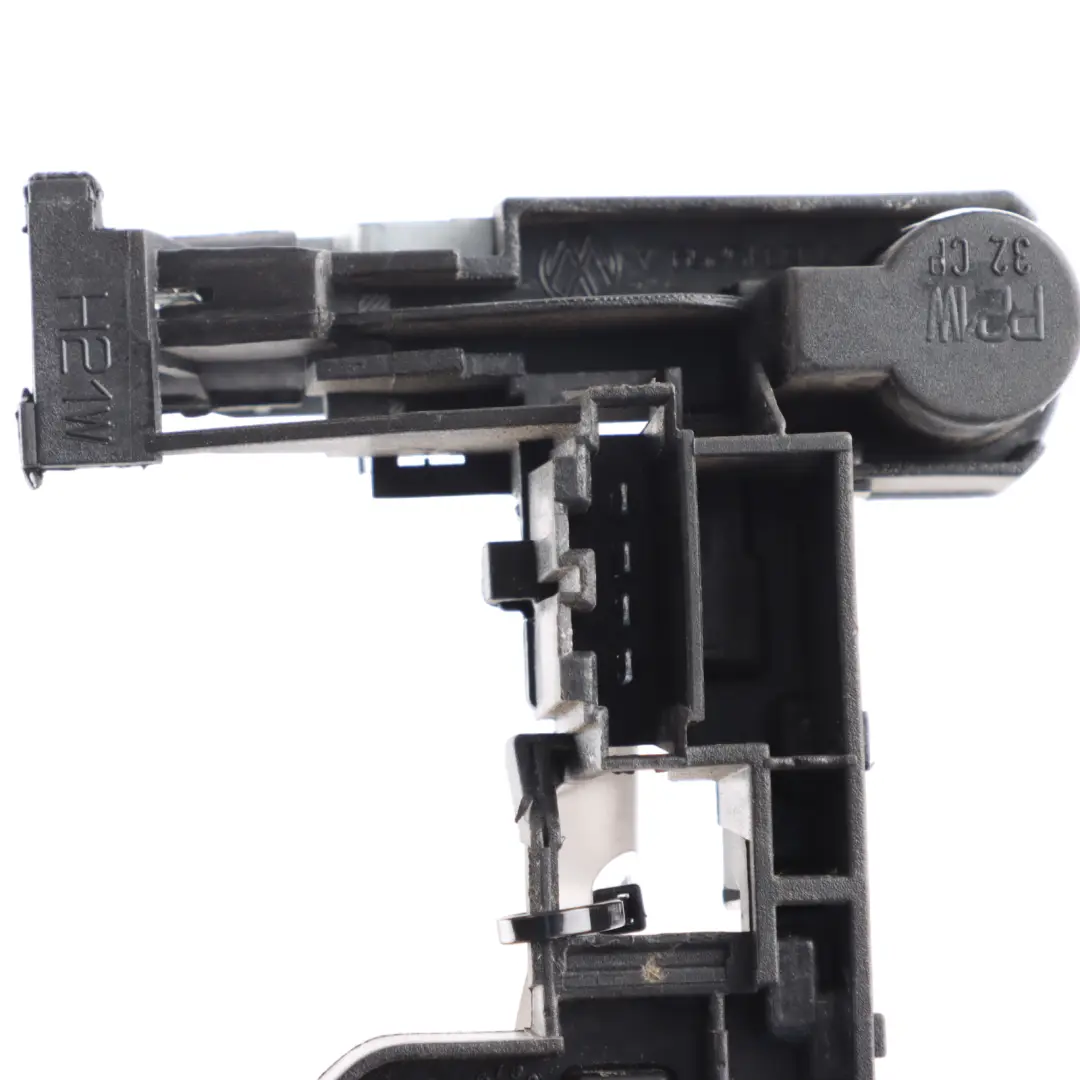 Volkswagen Touareg 7L Douille D'Ampoule Feu Arrière Intérieur Gauche - SKU 7L6945259A - Numéro de pièce 7L6945259A
