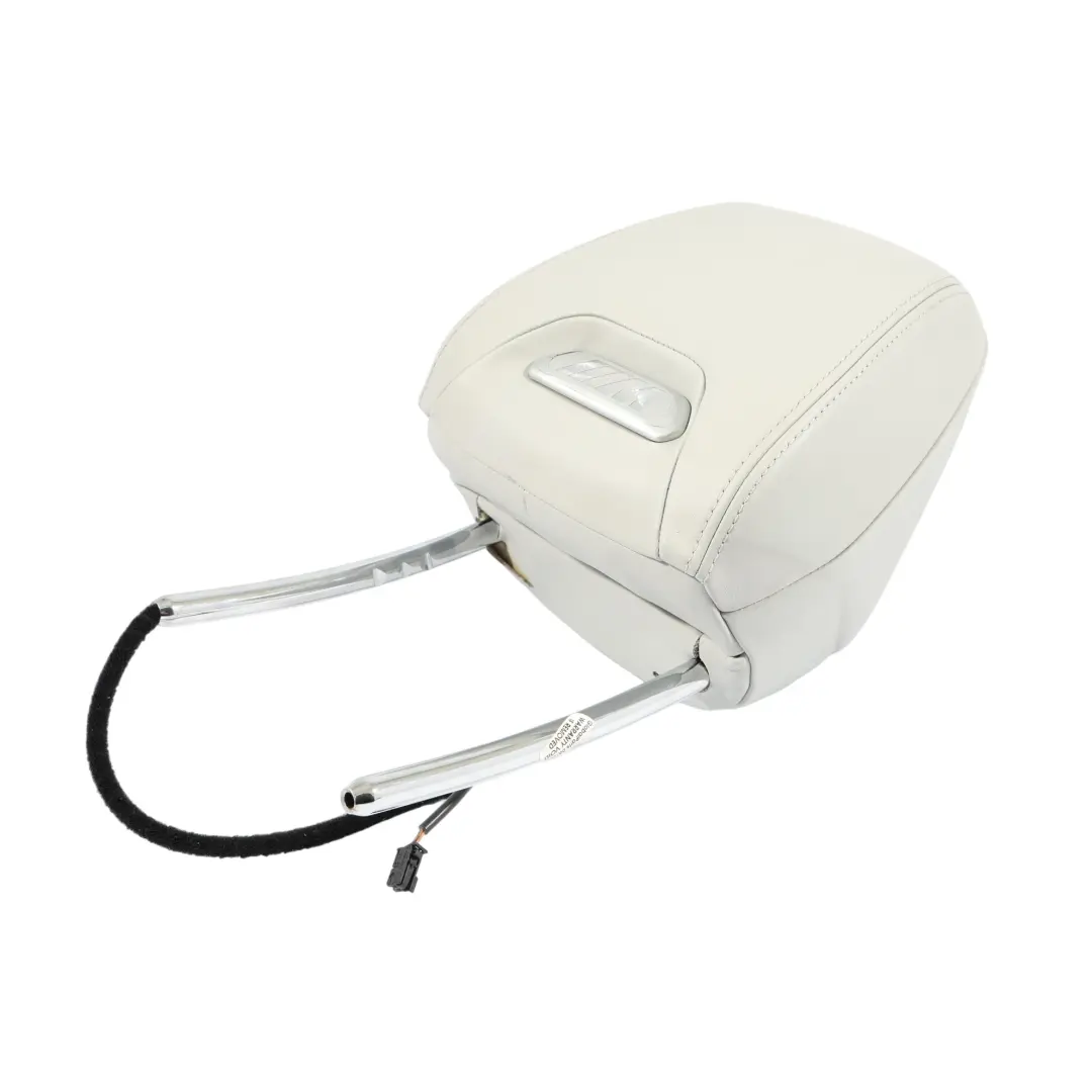 Zagłówek Fotela Przedniego Przód Skóra Silverstone do BMW F83 M Sport o numerze 8058449 BMW F83 M Sport Zagłówek Fotela Przedniego Przód Skóra Silverstone - SKU 8058449 - Numer Części 8058449