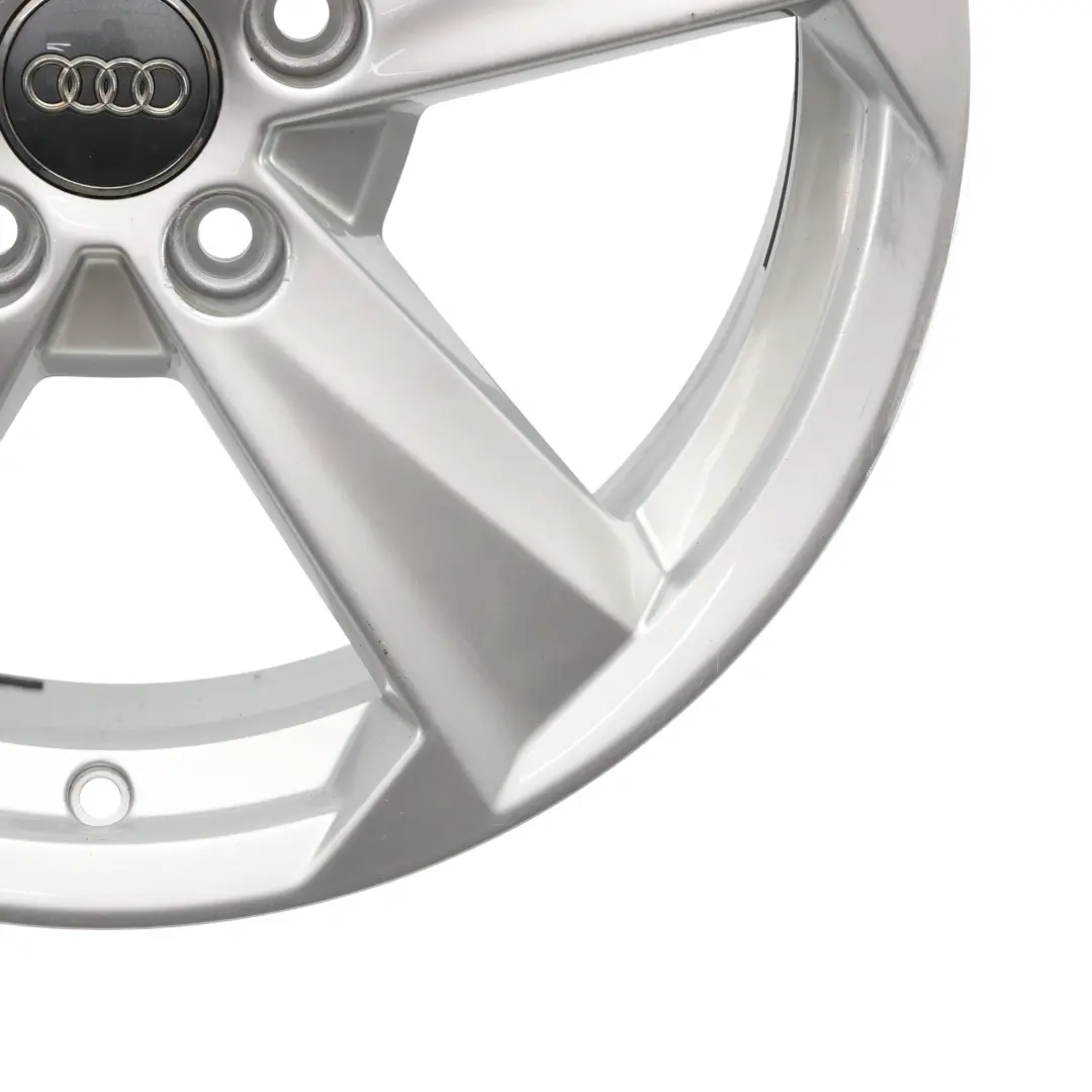 Cerchio In Lega Argento 17" ET:45 7J per Audi Q2 GA con numero di parte 81A601025B Audi Q2 GA Cerchio In Lega Argento 17" ET:45 7J - SKU 81A601025B-1 - Numero di parte 81A601025B
