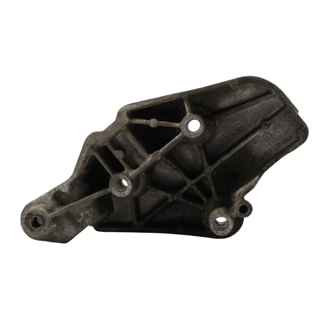 Mount Bracket Renault Trafic 2 Opel Vivaro A 1.9 DCI Diesel to Engine with Part number 8200003828 Engine Mount Bracket Renault Trafic 2 Opel Vivaro A 1.9 DCI Diesel - SKU 8200003828 - Part number 8200003828