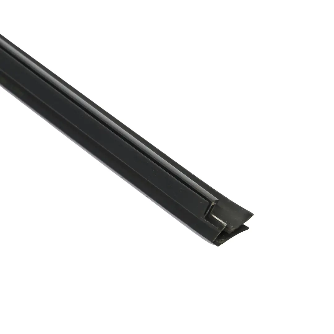 Uszczelka Wewnętrzna Szyby Tył Prawo do Audi A4 B7 o numerze 8E0839480G Audi A4 B7 Uszczelka Wewnętrzna Szyby Tył Prawo - SKU 8E0839480G - Numer Części 8E0839480G