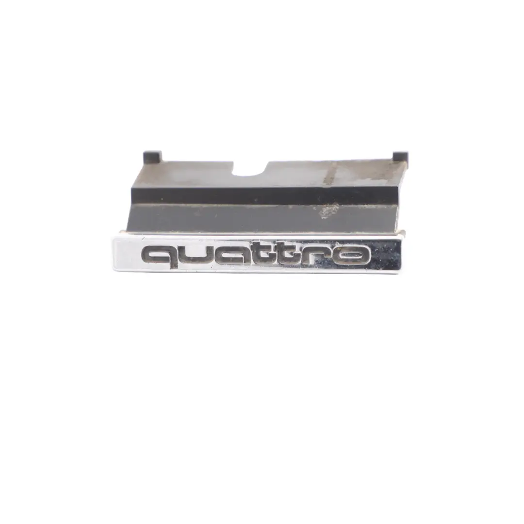Audi TT 8J Emblemat Logo Quattro Przedni Zderzak Kratka 8Z0853605 - SKU 8J0853736A - Numer Części 8J0853736A