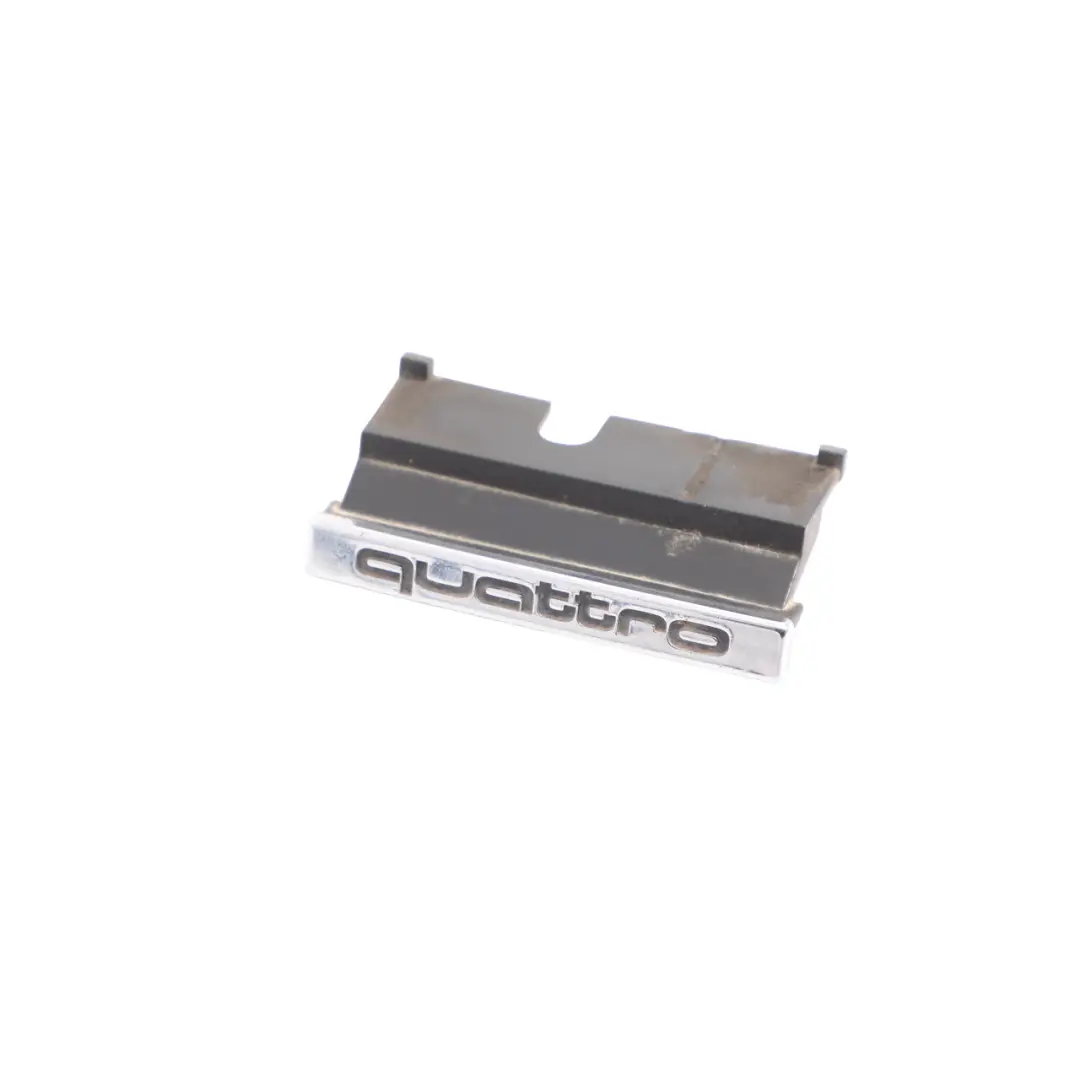 Audi TT 8J Emblemat Logo Quattro Przedni Zderzak Kratka 8Z0853605 - SKU 8J0853736A - Numer Części 8J0853736A