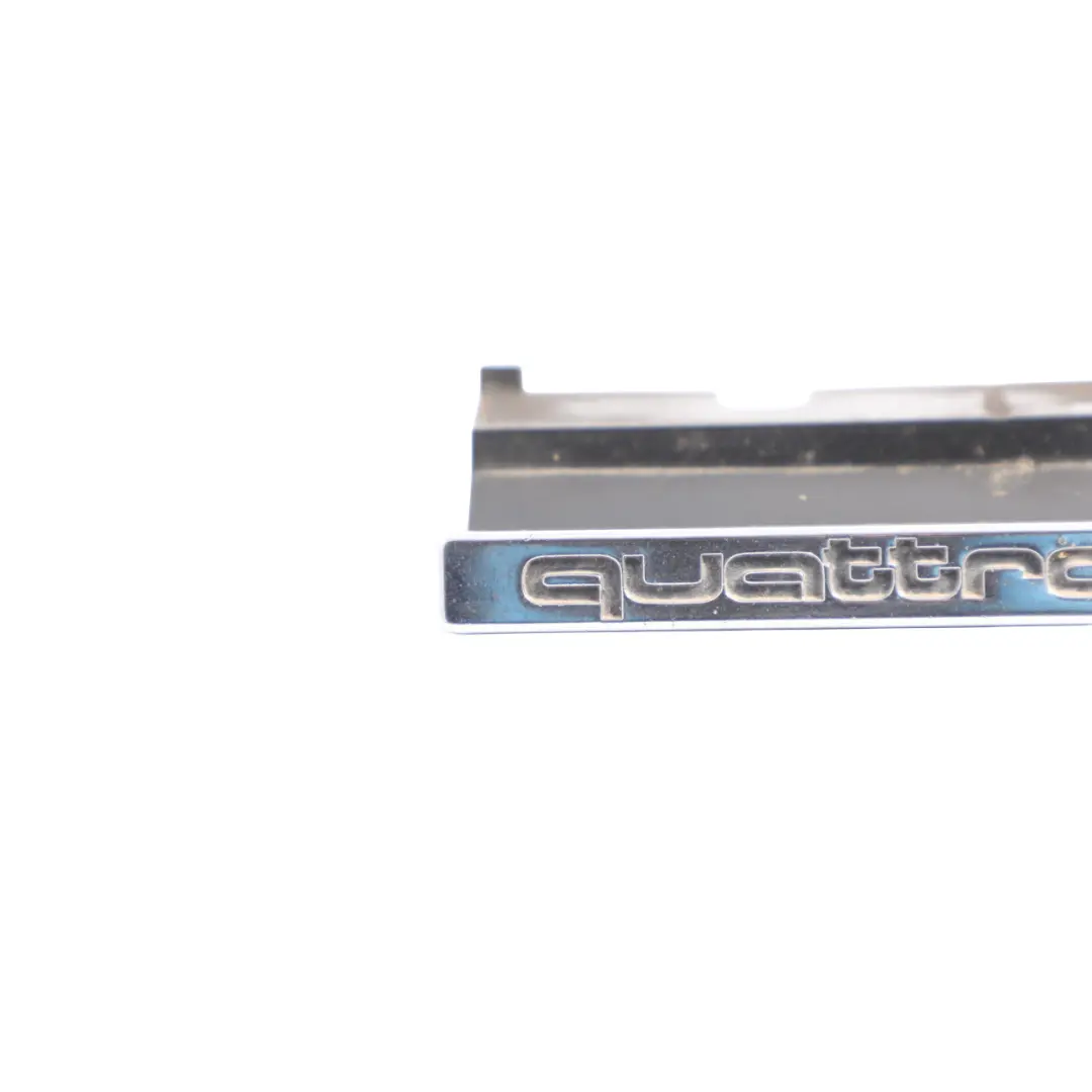 Emblemat Logo Quattro Przedni Zderzak Kratka 8Z0853605 do Audi TT 8J o numerze 8J0853736A Audi TT 8J Emblemat Logo Quattro Przedni Zderzak Kratka 8Z0853605 - SKU 8J0853736A - Numer Części 8J0853736A