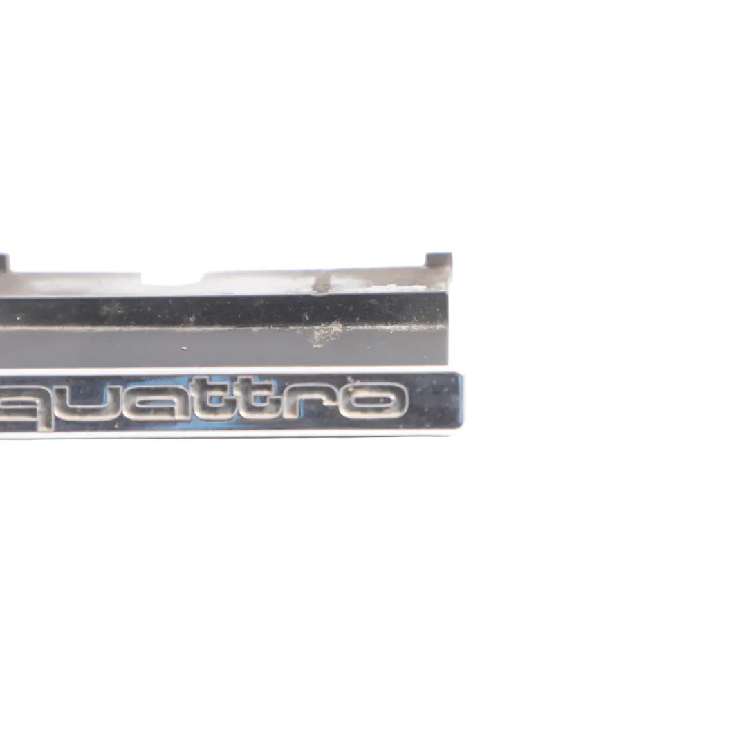 Audi TT 8J Emblemat Logo Quattro Przedni Zderzak Kratka 8Z0853605 - SKU 8J0853736A - Numer Części 8J0853736A