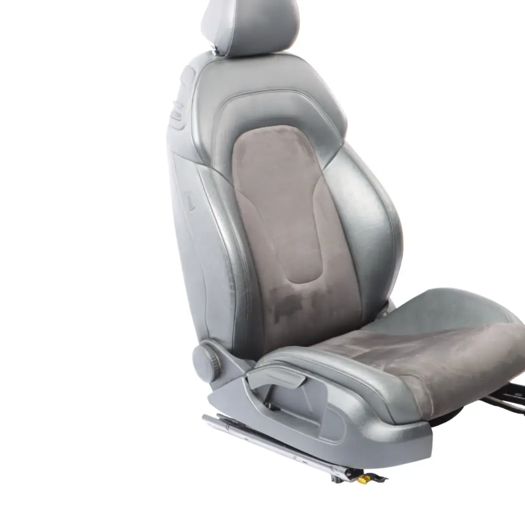 Fotel Sport Przedni Prawy Przód Półskóra Czarny do Audi TT 8J Coupe o numerze 8J8881806AF Audi TT 8J Coupe Fotel Sport Przedni Prawy Przód Półskóra Czarny - SKU 8J8881806AF-1 - Numer Części 8J8881806AF