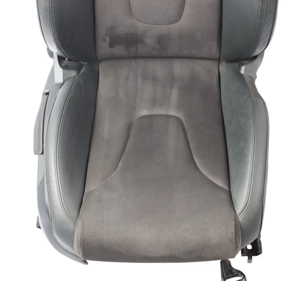 Fotel Sport Przedni Prawy Przód Półskóra Czarny do Audi TT 8J Coupe o numerze 8J8881806AF Audi TT 8J Coupe Fotel Sport Przedni Prawy Przód Półskóra Czarny - SKU 8J8881806AF-1 - Numer Części 8J8881806AF