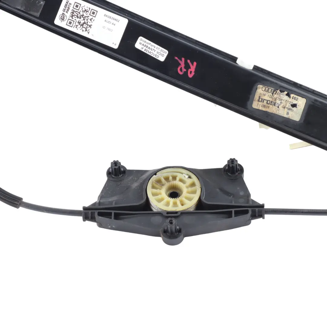 Mechanizm Podnośnik Szyby Drzwi Prawy Tył do Audi A4 B8 o numerze 8K0839462 Audi A4 B8 Mechanizm Podnośnik Szyby Drzwi Prawy Tył - SKU 8K0839462 - Numer Części 8K0839462