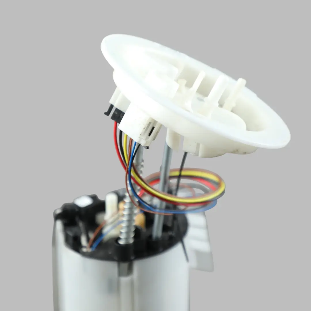 Audi A4 B8 2.0 TFSI CDNC Benzinmotor Kraftstoffpumpe Gebereinheit - SKU 8K0919051AD - Teilenummer 8K0919051AD