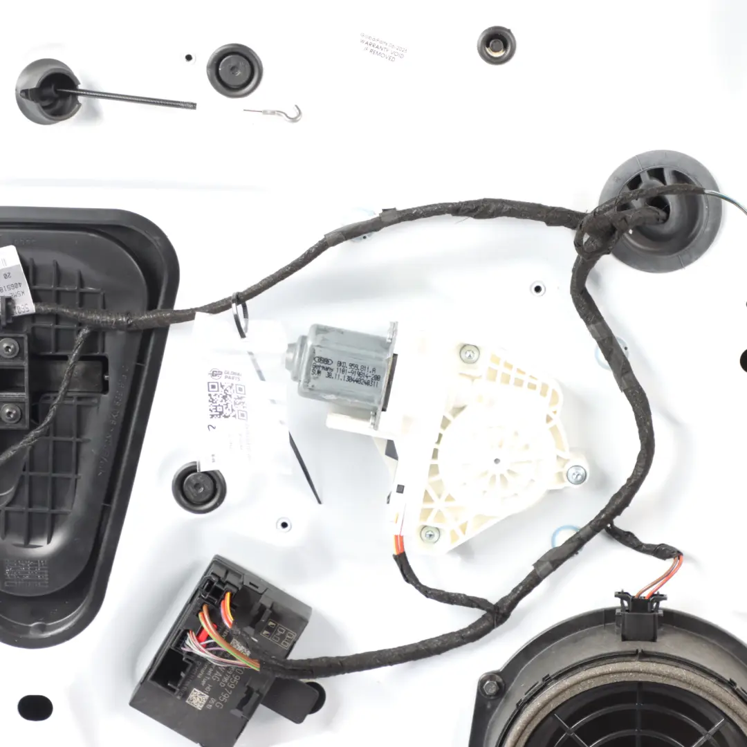 Door Left N/S Ibis White - Y9C to Audi A4 B8 Avant Rear with Part number 8K9833051D Audi A4 B8 Avant Rear Door Left N/S Ibis White - Y9C - SKU 8K9833051D-IWH - Part number 8K9833051D