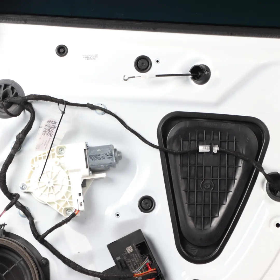 Door Right O/S Ibis White - Y9C to Audi A4 B8 Avant Rear with Part number 8K9833052D Audi A4 B8 Avant Rear Door Right O/S Ibis White - Y9C - SKU 8K9833052D-IWH - Part number 8K9833052D