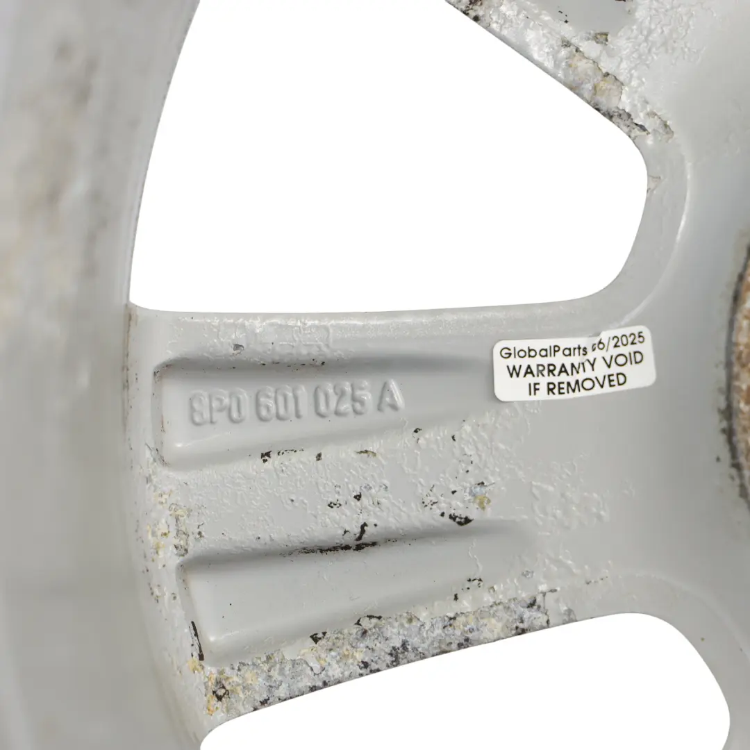 Silberne Leicht Metall Felge 16" 6,5J ET:50 für Audi A3 8P mit Teilenummer 8P0601025A Audi A3 8P Silberne Leicht Metall Felge 16" 6,5J ET:50 - SKU 8P0601025A-2 - Teilenummer 8P0601025A