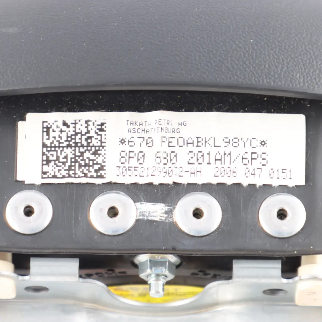 Steering Wheel Air Module Driver's Side Unit to Audi A3 8P with Part number 8P0880201AM Audi A3 8P Steering Wheel Air Module Driver's Side Unit - SKU 8P0880201AM - Part number 8P0880201AM