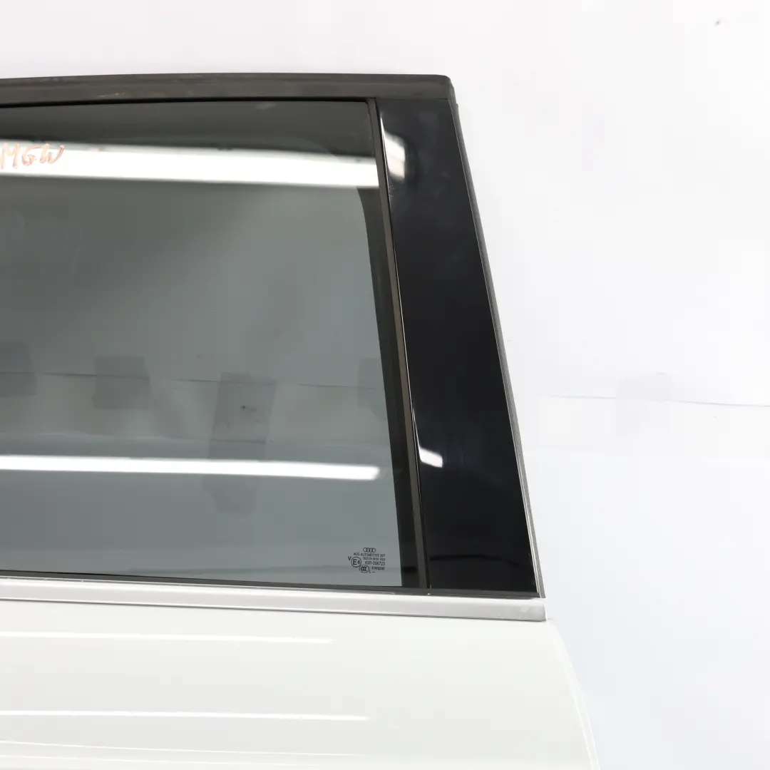 Porta Posteriore Destra Glacier White Pearl Metallic - S9R per Audi Q3 8U con numero di parte 8U0833052B Audi Q3 8U Porta Posteriore Destra Glacier White Pearl Metallic - S9R - SKU 8U0833052B-MGW - Numero di parte 8U0833052B